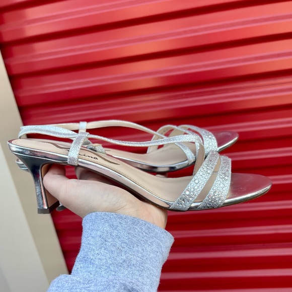 Nina Silver Kitten Heels Size 8.5 - Picture 2 of 6